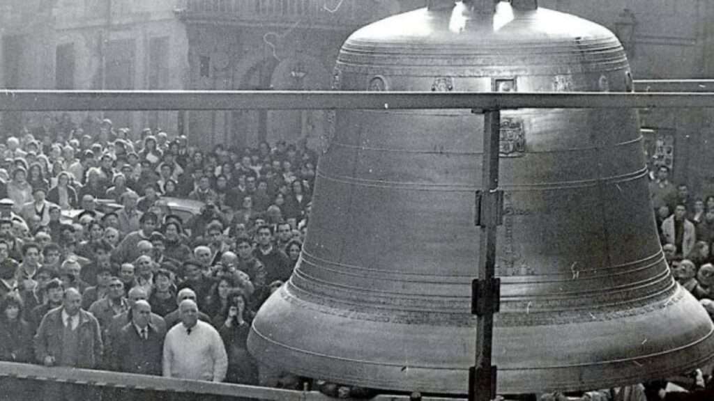 Sustitución de la campana de la Catedral de Santiago de Compostela conocida como Berenguela