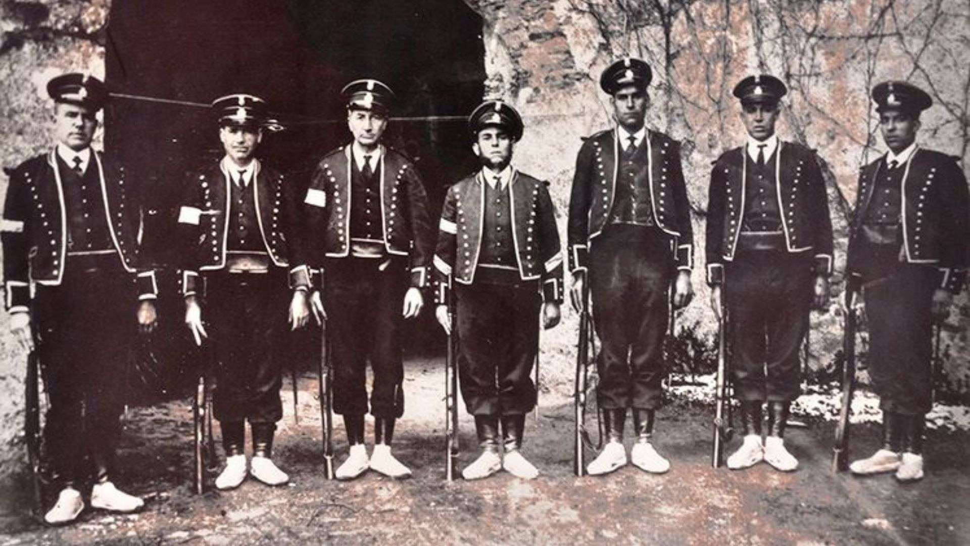 Fotografía antigua realizada en el año 1913 a un grupo de Mossos d´Esquadra